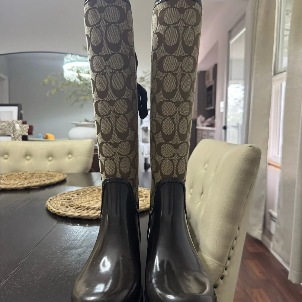 Stylish Brown and Tan Knee-High Boots - Picture 3 of 3